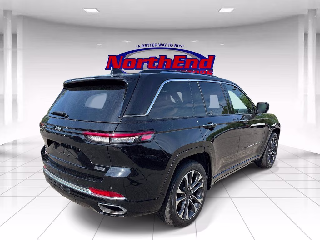 2022 Diamond Black Crystal Pearlcoat Jeep Grand Cherokee Overland 4X4 SUV
