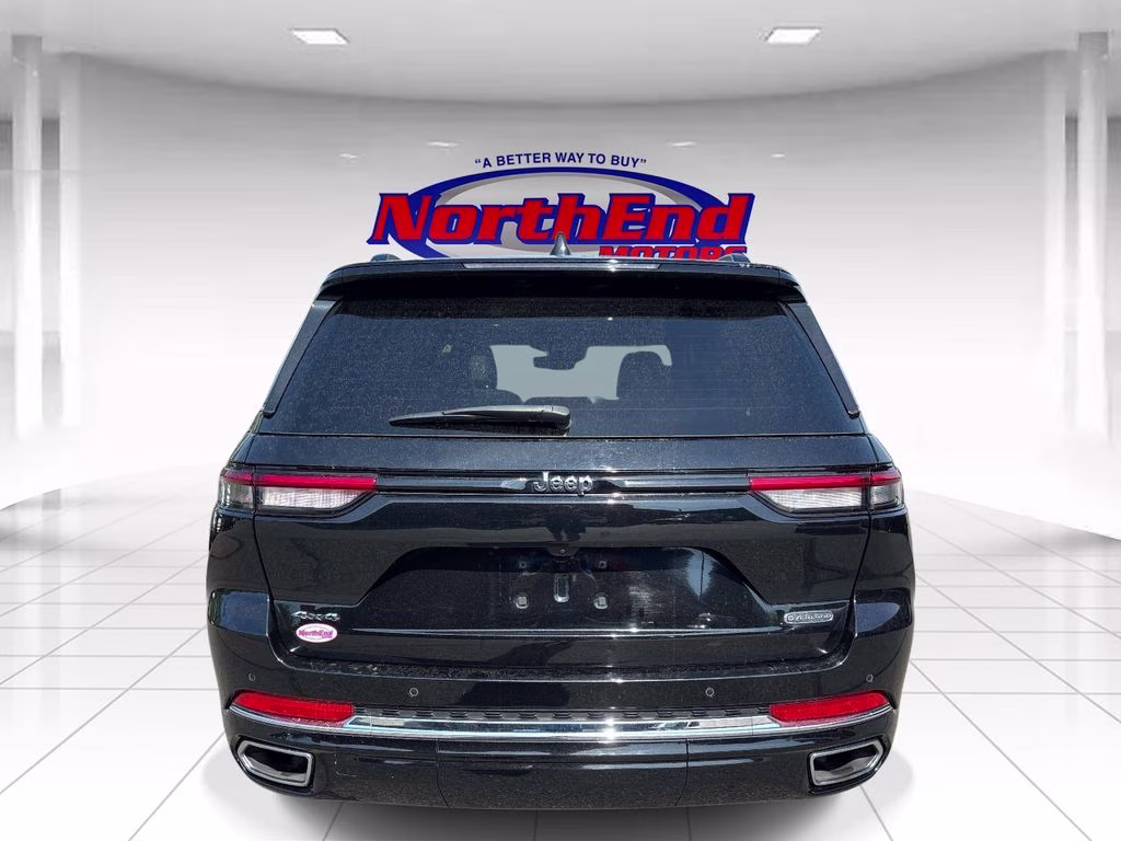 2022 Diamond Black Crystal Pearlcoat Jeep Grand Cherokee Overland 4X4 SUV
