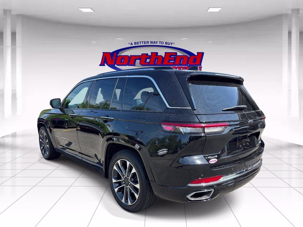 2022 Diamond Black Crystal Pearlcoat Jeep Grand Cherokee Overland 4X4 SUV