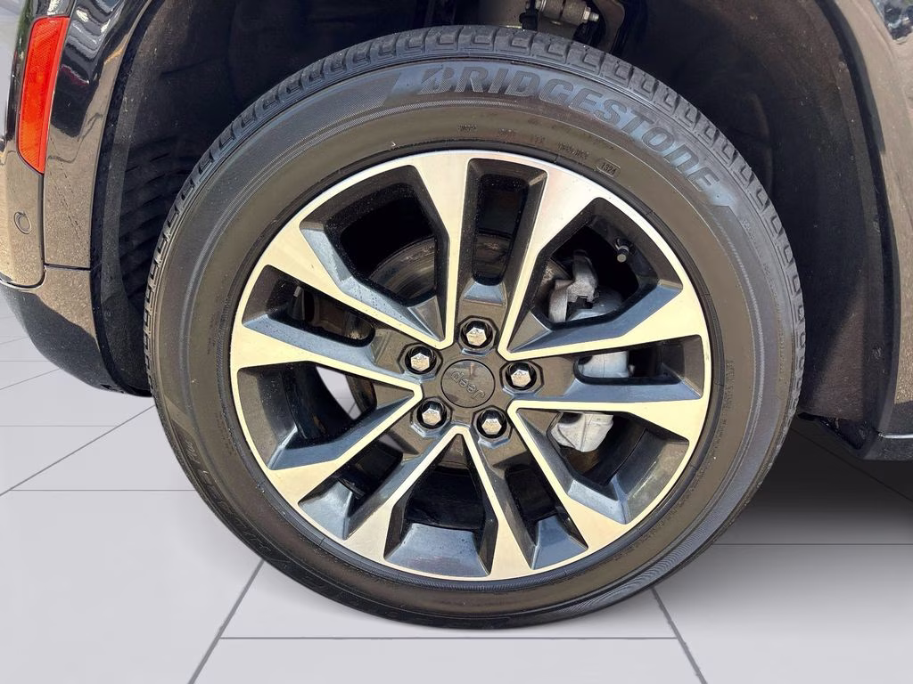 2022 Diamond Black Crystal Pearlcoat Jeep Grand Cherokee Overland 4X4 SUV