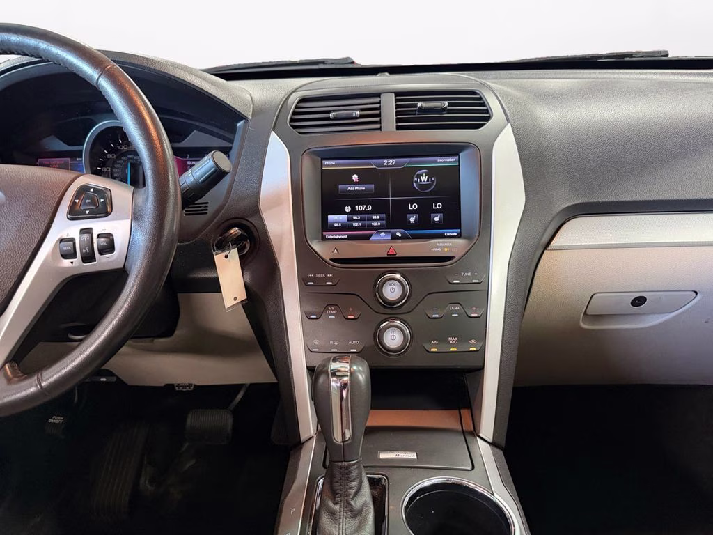 2013 White Platinum Clearcoat Metallic Ford Explorer XLT w/Dual Panel Moonroof 4X4 SUV