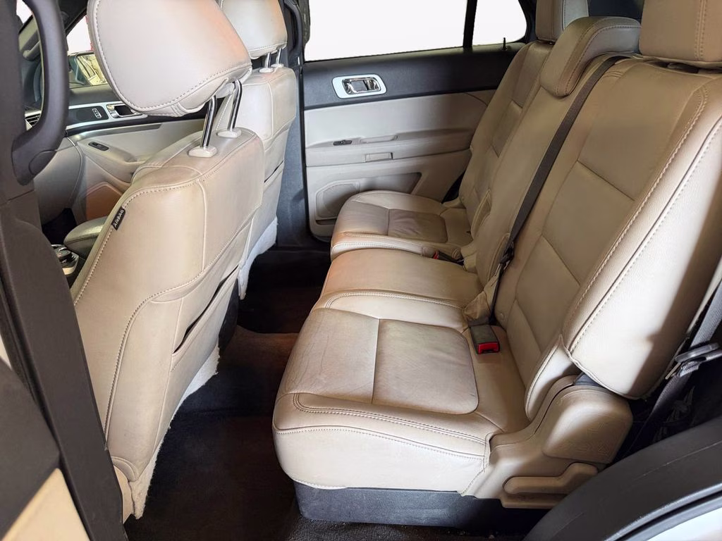 2013 White Platinum Clearcoat Metallic Ford Explorer XLT w/Dual Panel Moonroof 4X4 SUV