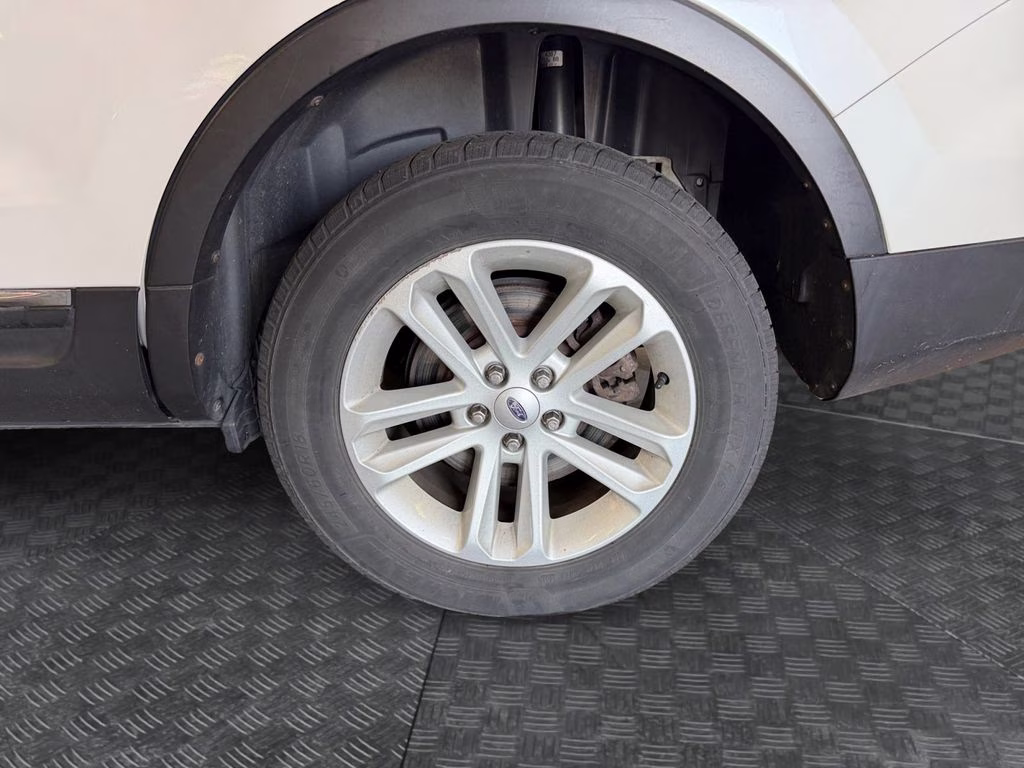 2013 White Platinum Clearcoat Metallic Ford Explorer XLT w/Dual Panel Moonroof 4X4 SUV