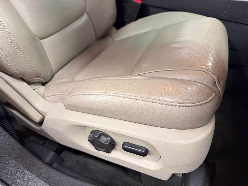 2013 White Platinum Clearcoat Metallic Ford Explorer XLT w/Dual Panel Moonroof 4X4 SUV