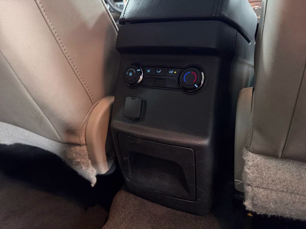 2013 White Platinum Clearcoat Metallic Ford Explorer XLT w/Dual Panel Moonroof 4X4 SUV