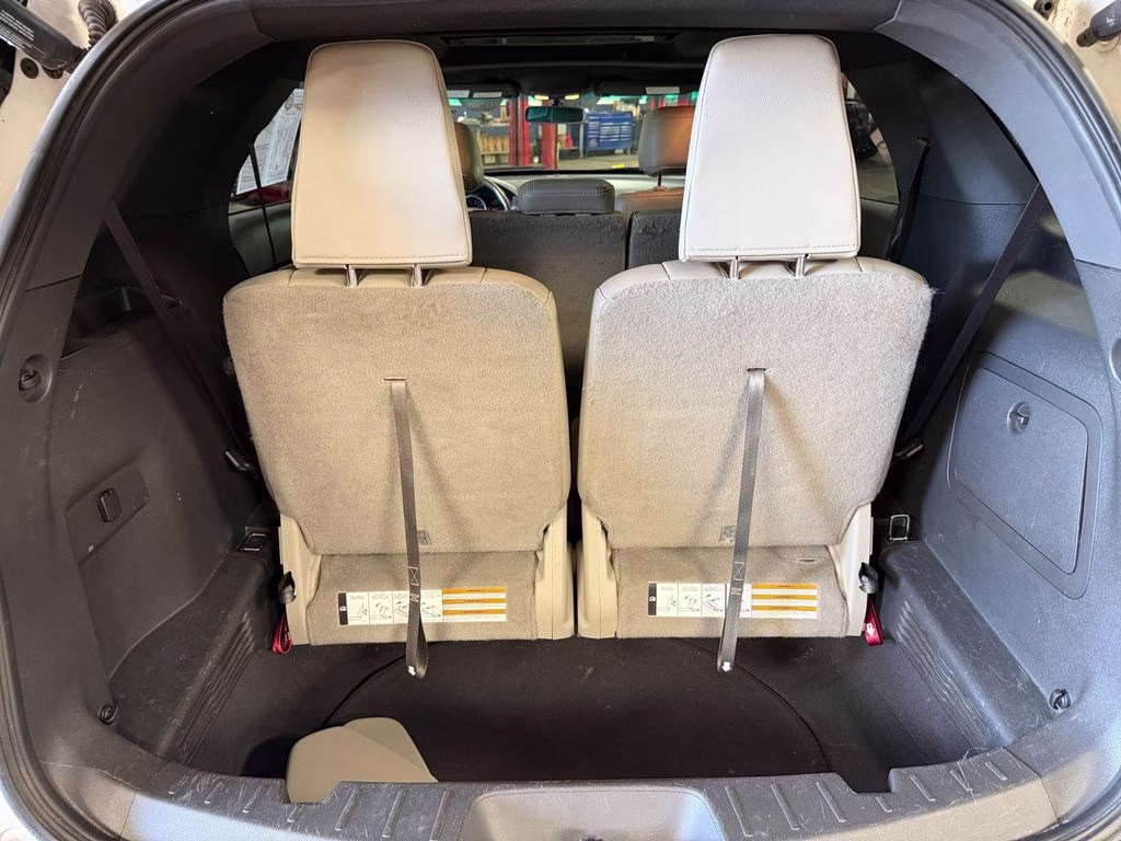 2013 White Platinum Clearcoat Metallic Ford Explorer XLT w/Dual Panel Moonroof 4X4 SUV