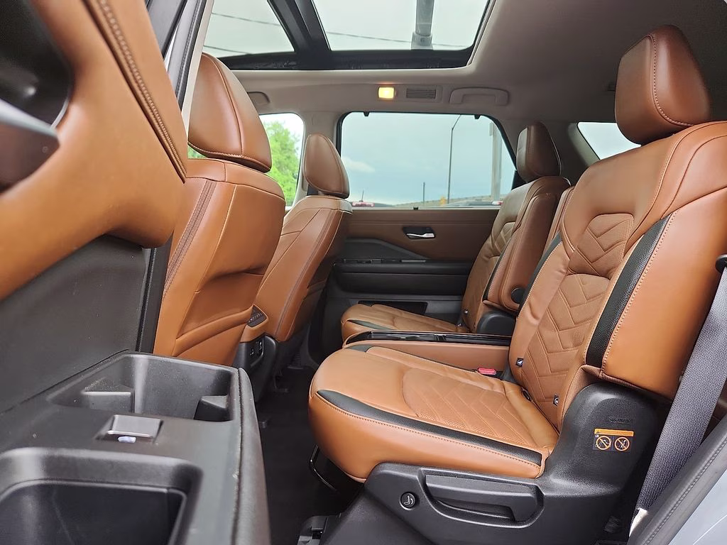2023 Boulder Gray Pearl Nissan Pathfinder Platinum 4X4 SUV