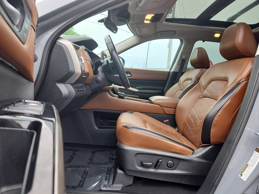 2023 Boulder Gray Pearl Nissan Pathfinder Platinum 4X4 SUV