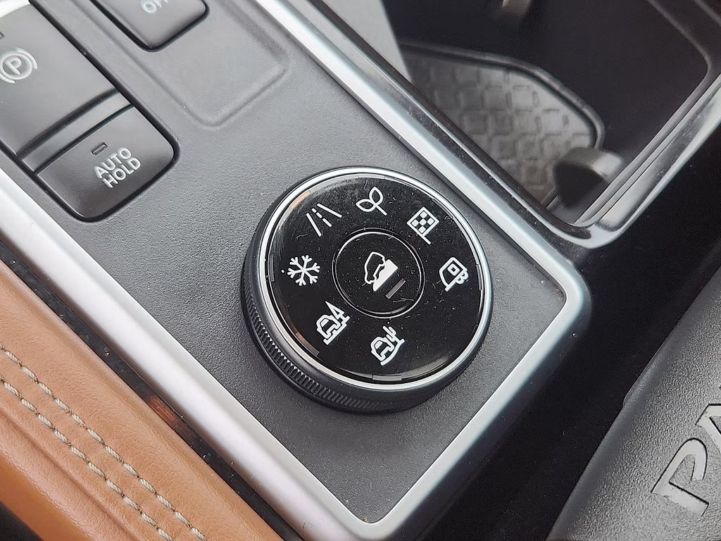 2023 Boulder Gray Pearl Nissan Pathfinder Platinum 4X4 SUV