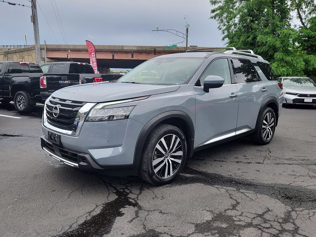 2023 Boulder Gray Pearl Nissan Pathfinder Platinum 4X4 SUV