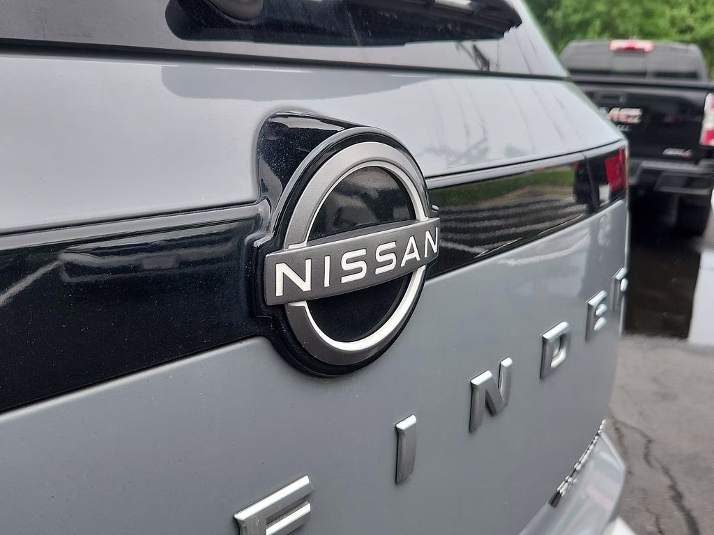 2023 Boulder Gray Pearl Nissan Pathfinder Platinum 4X4 SUV