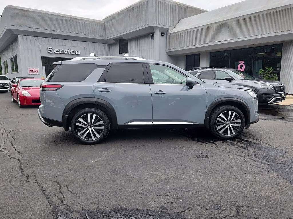 2023 Boulder Gray Pearl Nissan Pathfinder Platinum 4X4 SUV