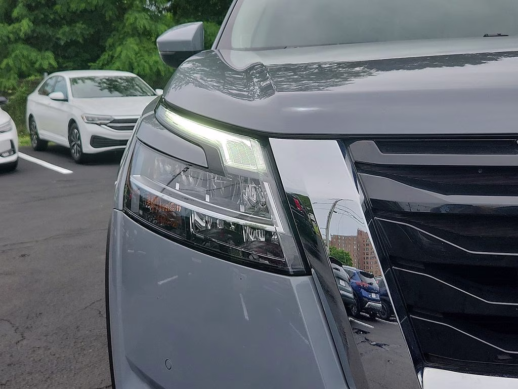 2023 Boulder Gray Pearl Nissan Pathfinder Platinum 4X4 SUV
