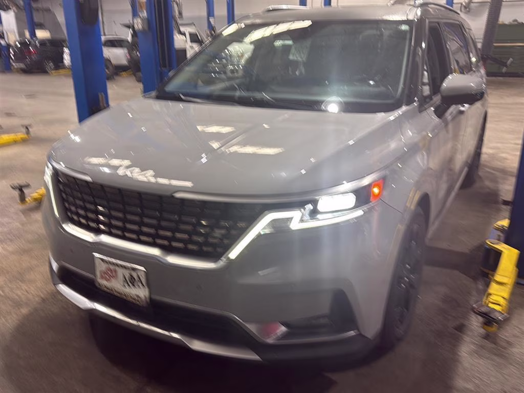 2022 Ceramic Silver Kia Carnival SX FWD Van