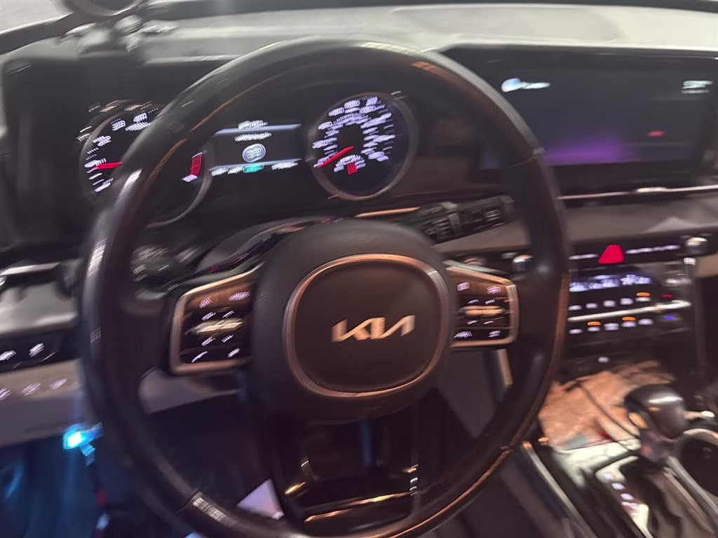 2022 Ceramic Silver Kia Carnival SX FWD Van