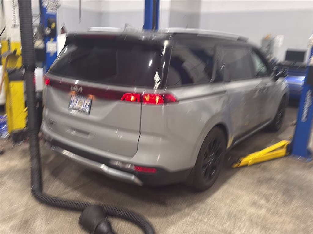 2022 Ceramic Silver Kia Carnival SX FWD Van