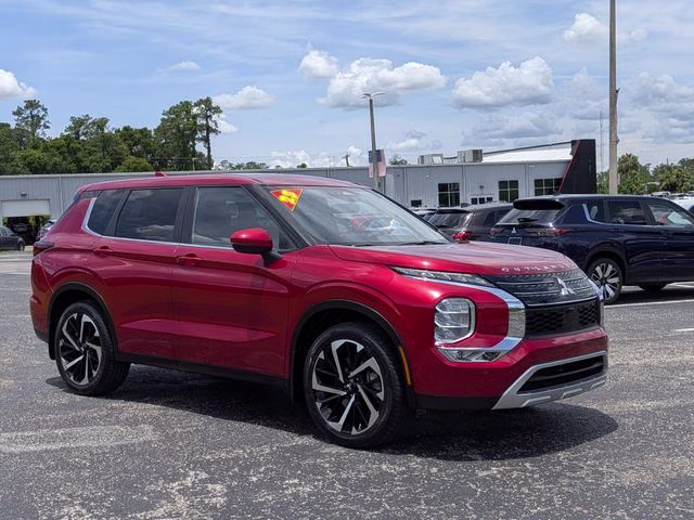 2023 Mitsubishi Outlander SE 2WD's photo