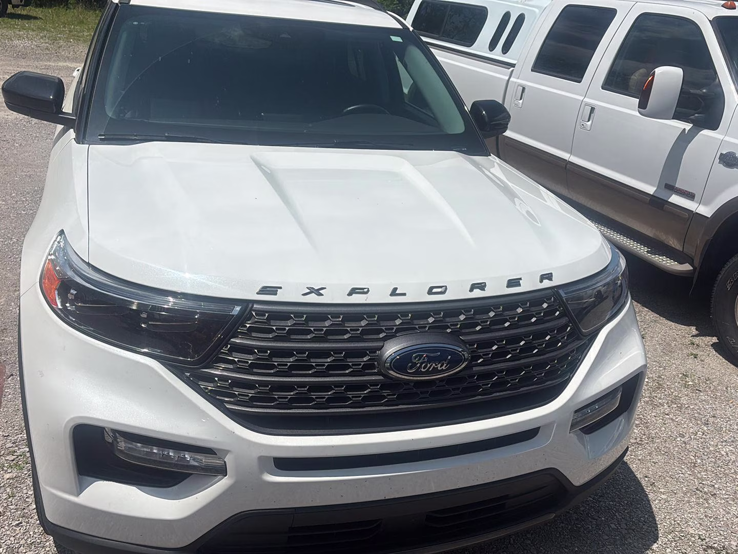 2023 Star White Metallic Tri-Coat Ford Explorer XLT 4X4 SUV