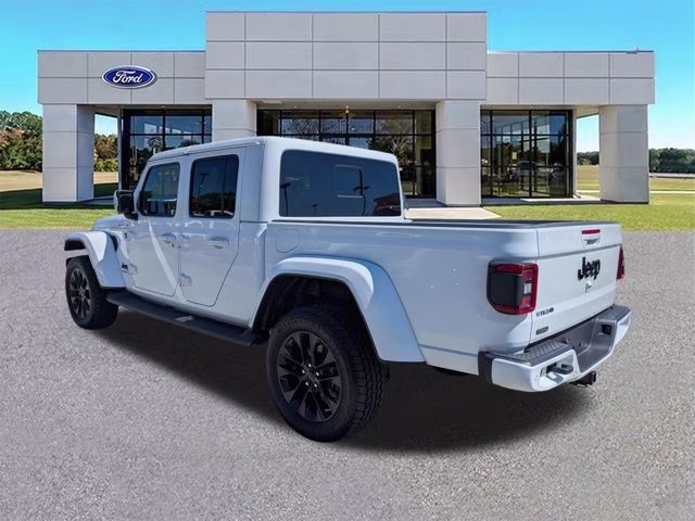2022 Bright White Clearcoat Jeep Gladiator High Altitude 4X4 Truck