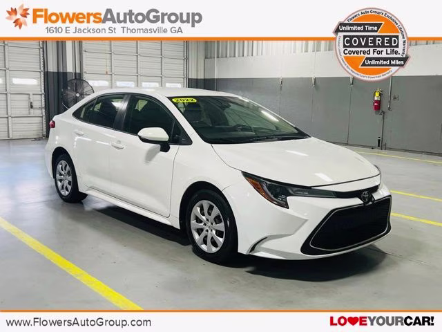 2022 White Toyota Corolla LE Sedan