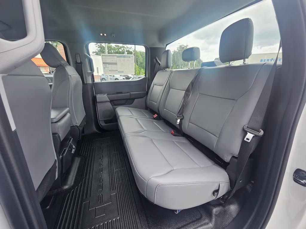2026 Oxford White Ford Super Duty F-250 SRW XL 4X4 Truck