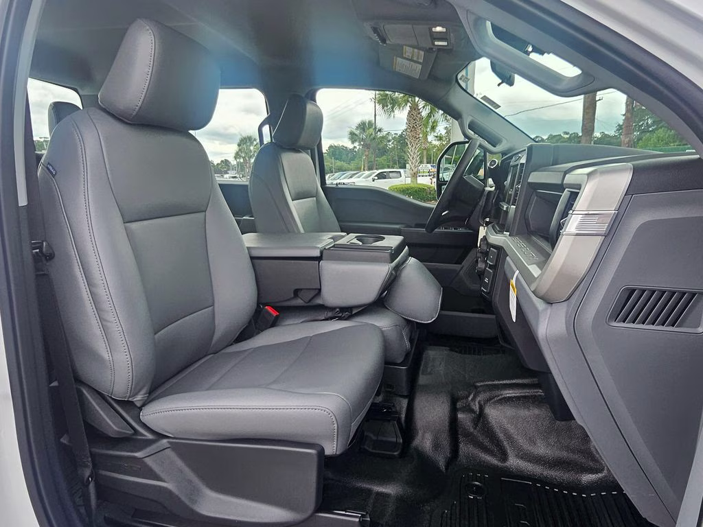 2026 Oxford White Ford Super Duty F-250 SRW XL 4X4 Truck