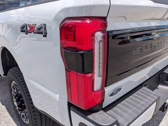 2026 Avalanche Ford Super Duty F-250 SRW Platinum 4X4 Truck