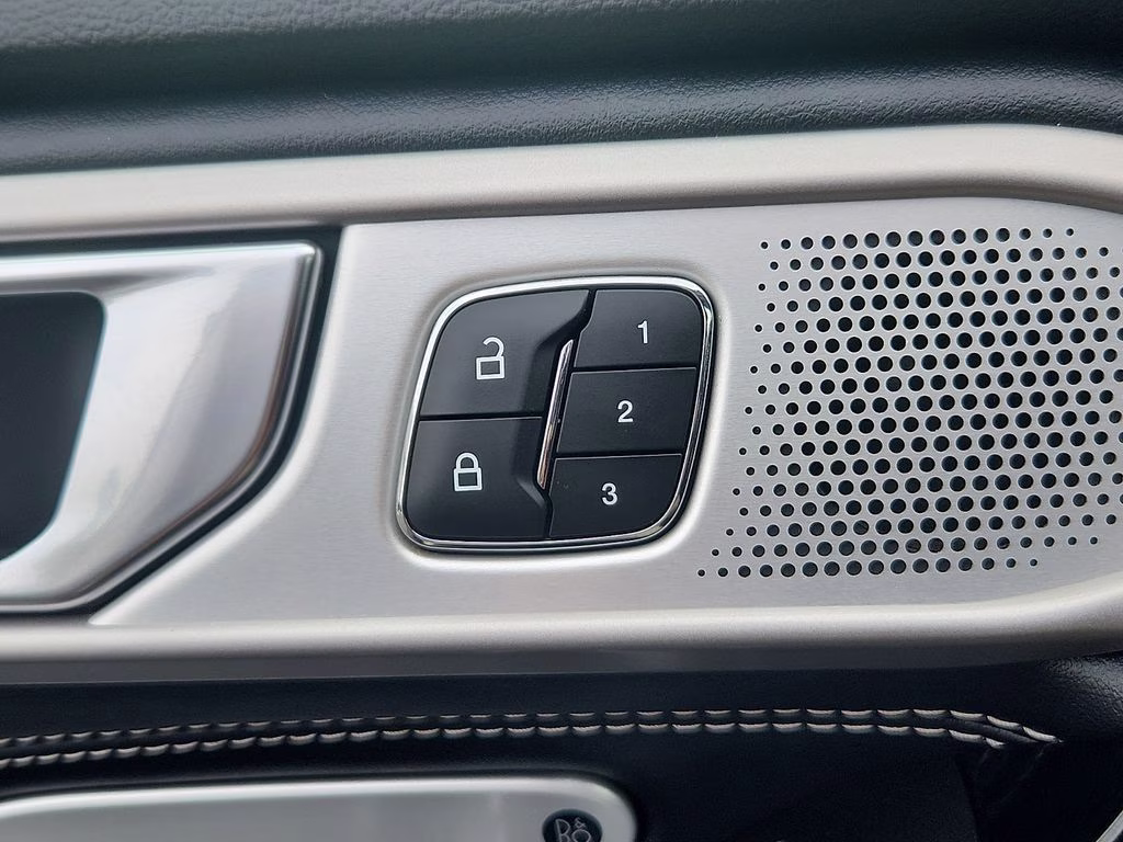 2021 Gray Metallic Ford Explorer ST 4X4 SUV