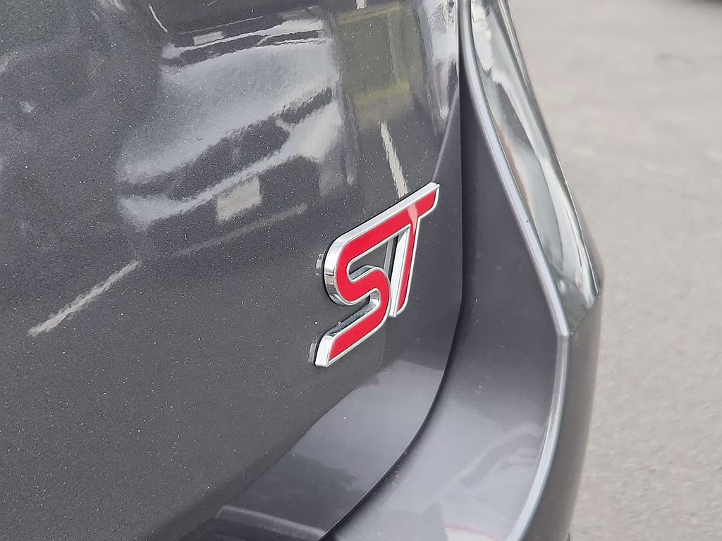 2021 Gray Metallic Ford Explorer ST 4X4 SUV