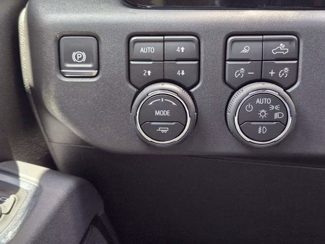 2026 Sterling Gray Metallic Chevrolet Silverado 1500 LT Trail Boss 4X4 Truck