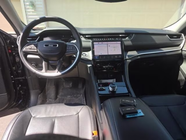 2023 Diamond Black Crystal Pearlcoat Jeep Grand Cherokee Limited 4X4 SUV