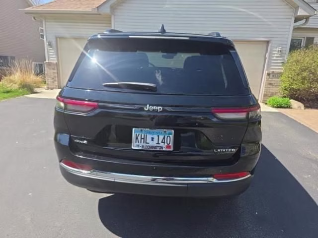 2023 Diamond Black Crystal Pearlcoat Jeep Grand Cherokee Limited 4X4 SUV