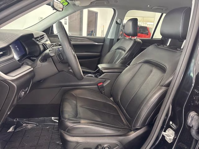 2023 Diamond Black Crystal Pearlcoat Jeep Grand Cherokee Limited 4X4 SUV