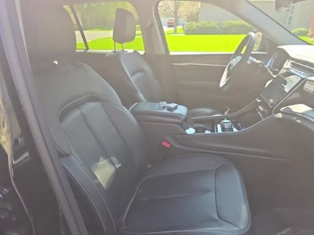 2023 Diamond Black Crystal Pearlcoat Jeep Grand Cherokee Limited 4X4 SUV