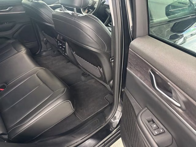 2023 Diamond Black Crystal Pearlcoat Jeep Grand Cherokee Limited 4X4 SUV