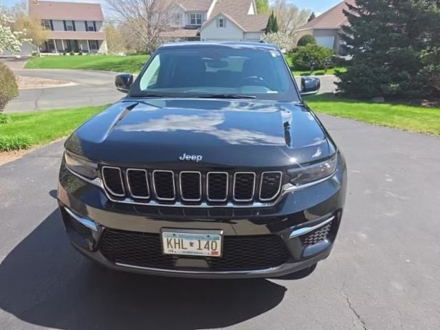 2023 Diamond Black Crystal Pearlcoat Jeep Grand Cherokee Limited 4X4 SUV