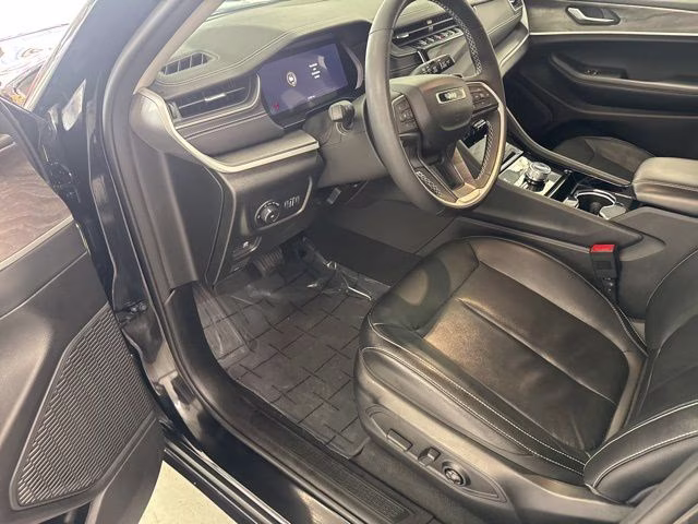 2023 Diamond Black Crystal Pearlcoat Jeep Grand Cherokee Limited 4X4 SUV