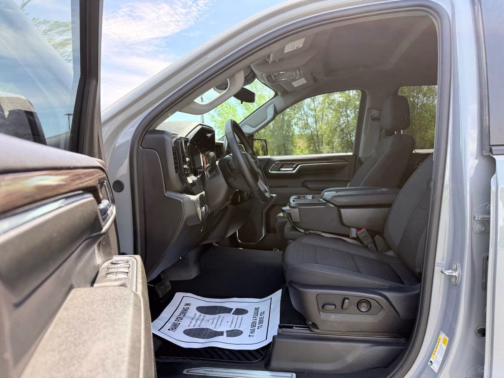 2024 Slate Gray Metallic Chevrolet Silverado 1500 LT 4X4 Truck