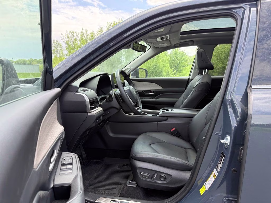 2025 Cloud Toyota Grand Highlander Platinum AWD SUV
