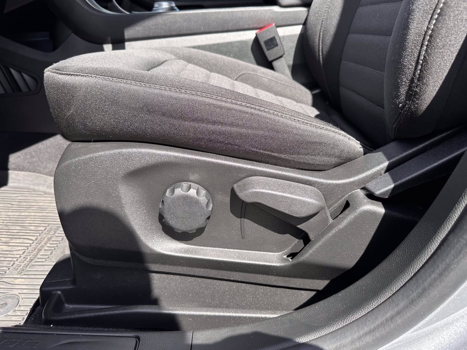 2024 Iconic Silver Metallic Ford Edge SE AWD AWD SUV