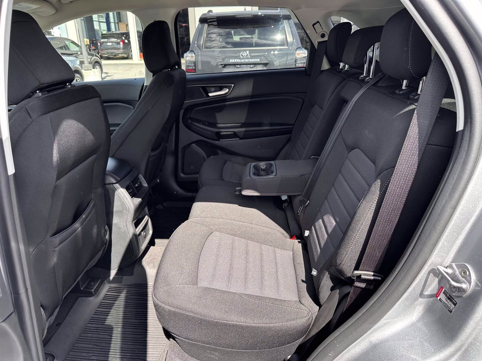 2024 Iconic Silver Metallic Ford Edge SE AWD AWD SUV