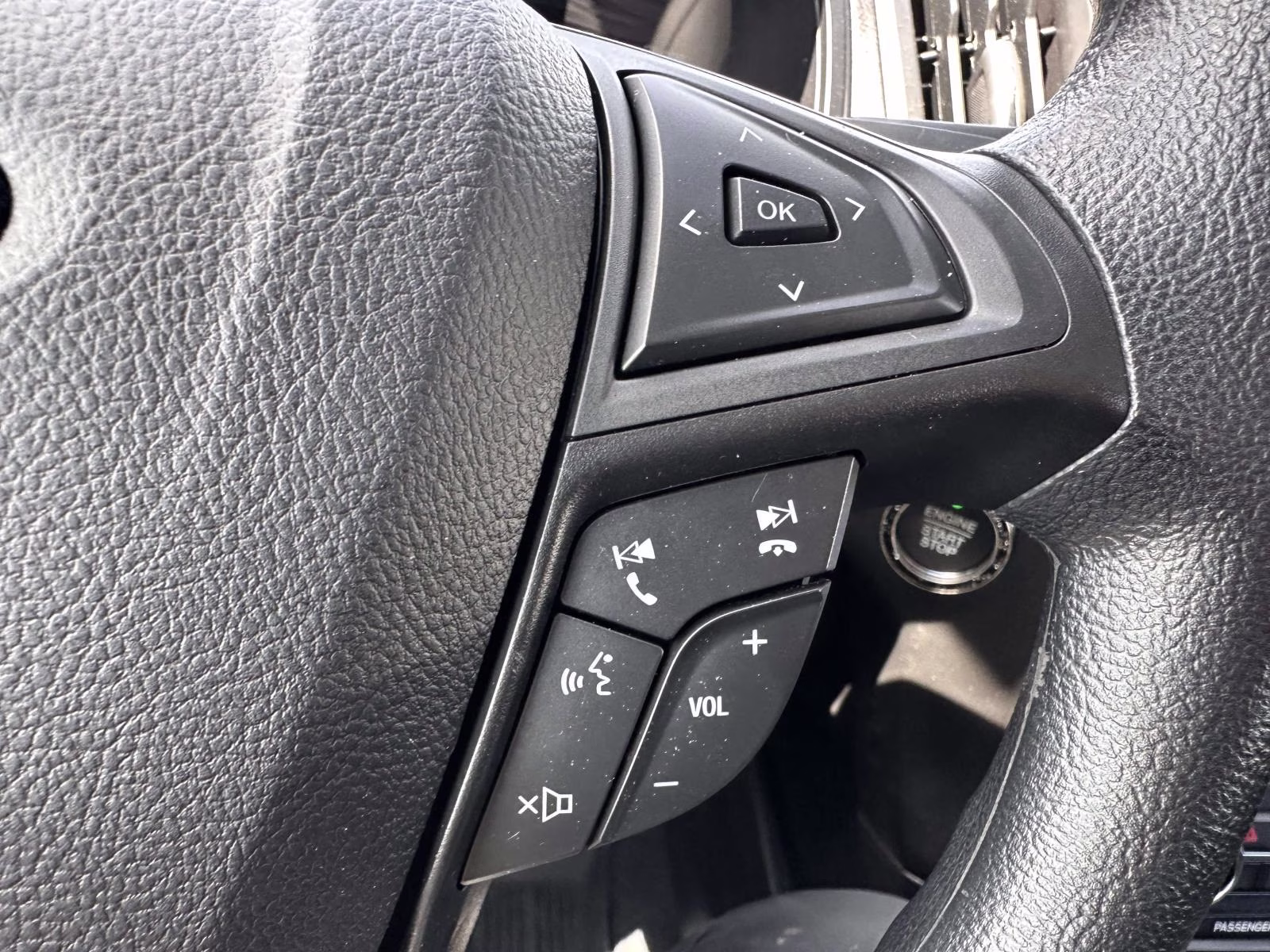 2024 Iconic Silver Metallic Ford Edge SE AWD AWD SUV