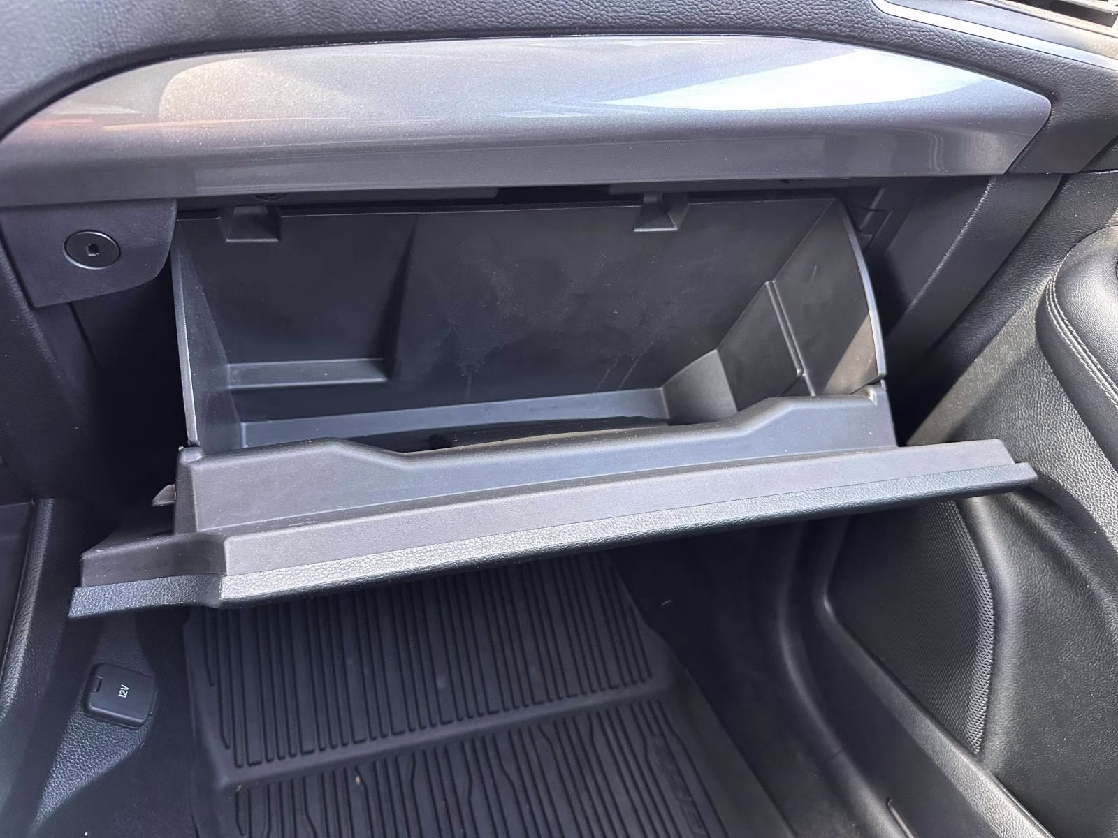 2024 Iconic Silver Metallic Ford Edge SE AWD AWD SUV