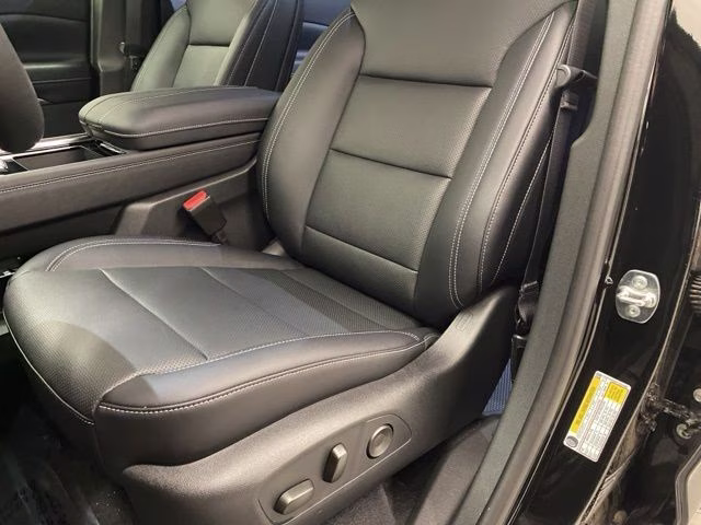 2026 Mosaic Black Metallic Chevrolet Traverse LT AWD SUV
