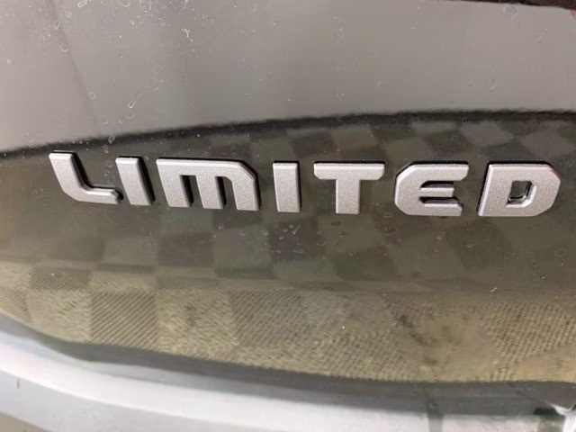 2026 Diamond Black Crystal Pearlcoat Jeep Cherokee Limited 4X4 SUV