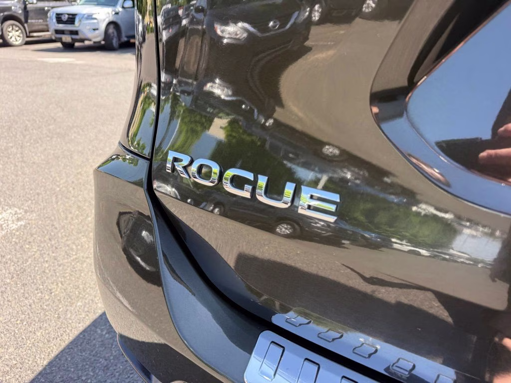 2017 Midnight Jade Nissan Rogue S FWD SUV