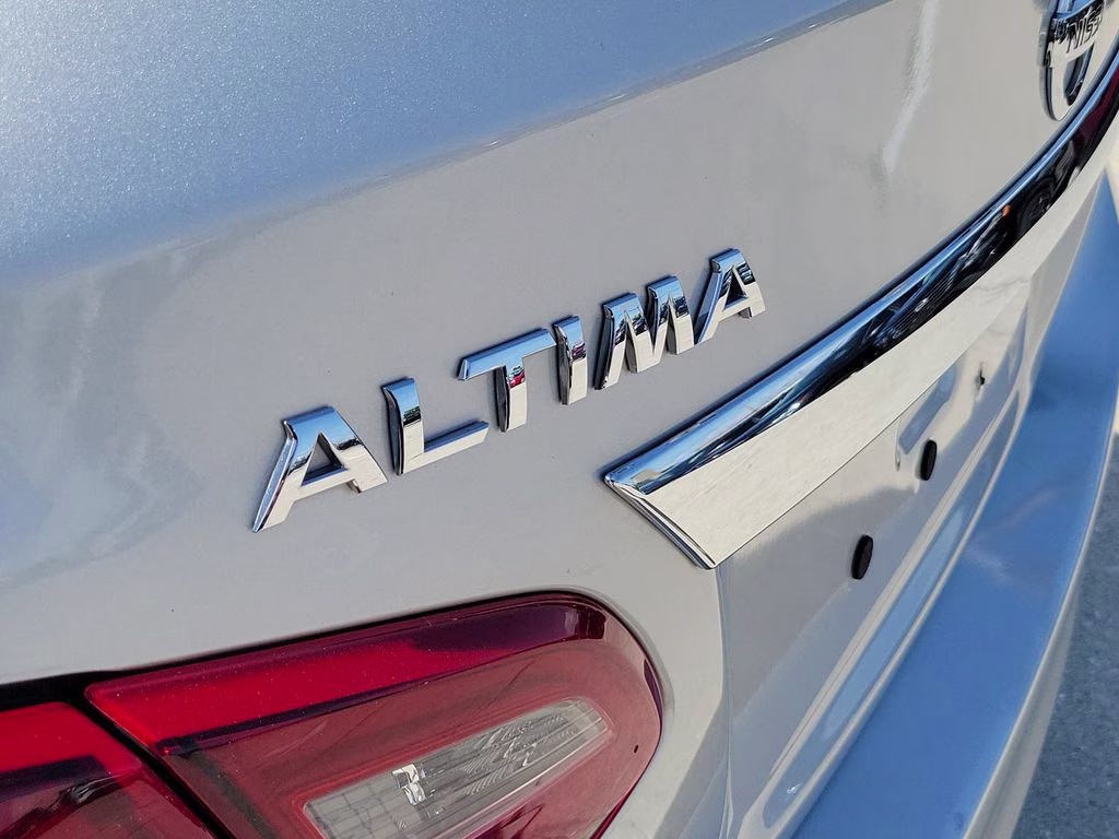 2018 Brilliant Silver Metallic Nissan Altima 2.5 S FWD Sedan