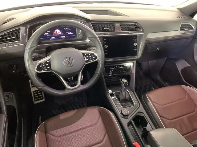 2022 Deep Black Pearl Volkswagen Tiguan 2.0T SEL R-Line AWD SUV