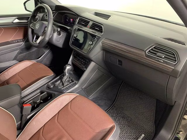 2022 Deep Black Pearl Volkswagen Tiguan 2.0T SEL R-Line AWD SUV