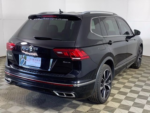 2022 Deep Black Pearl Volkswagen Tiguan 2.0T SEL R-Line AWD SUV